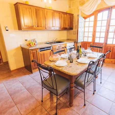 Villa Strawberry Hills