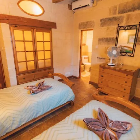 Strawberry Hills * Żejtun