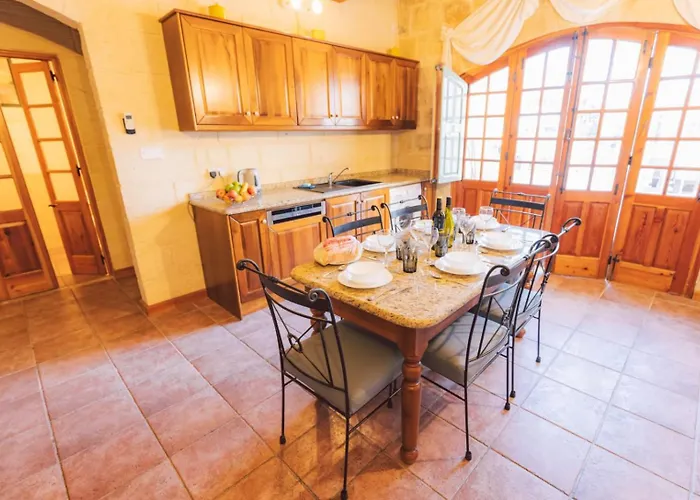 Villa Strawberry Hills