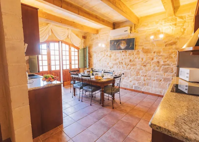 Strawberry Hills Villa Żejtun