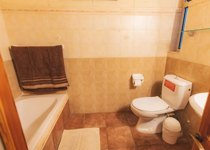 Strawberry Hills Villa *