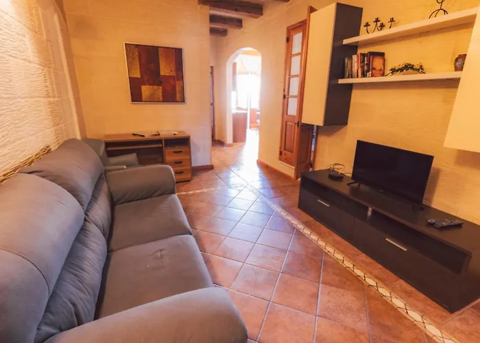 Strawberry Hills * Żejtun